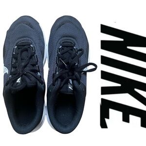 Nike Women’s Black & White Athletic Tennis Shoes